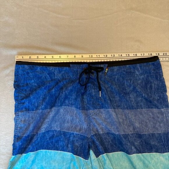 Reef Men's boardshort Swim Trunks Size 38 Approx. EUC - Picture 7 of 10